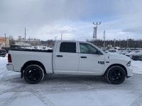 Aluminum Wheels, Fog Lamps, Rear Camera, Cruise Control, Air Conditioning! Get the job done right wi... (image 5)