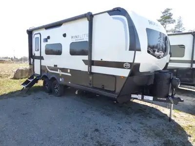 2026 MINI LITE 2109S PRICE $48,395…..JUST PAY THE TAXES – NO HIDDEN FEES Floor Plan Features Length:...