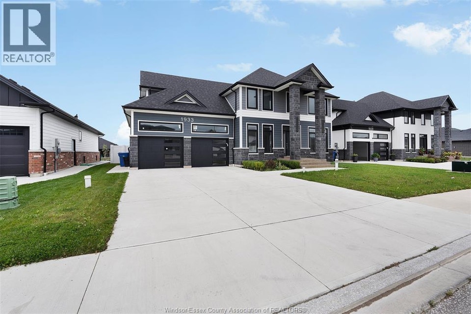 1933 VILLA CANAL DRIVE Kingsville, Ontario 2