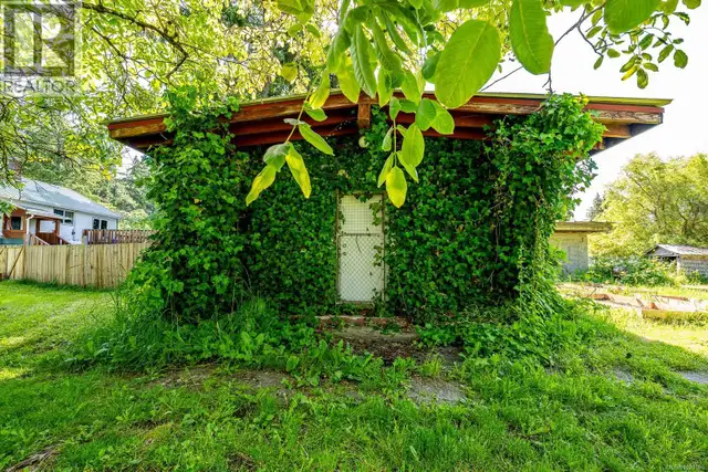 4399 Island Hwy S Courtenay, British Columbia in Houses for Sale in Comox / Courtenay / Cumberland - Image 36