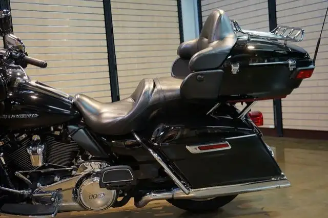 2019 Harley-Davidson Electra Glide Ultra Limited in Sport Touring in Lethbridge - Image 11
