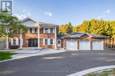 Situated in the prestigious Oak Ridges community of Richmond Hill, 8 Beaufort Hills Road presents an...