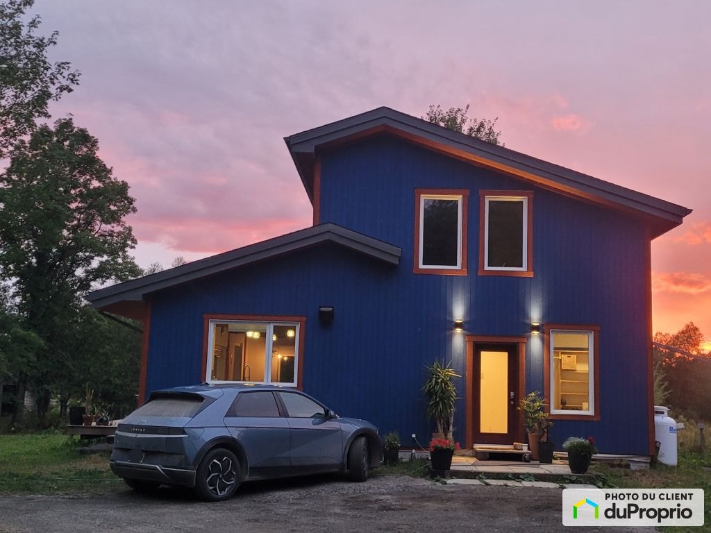 $675,000 - 2 Storey for sale in Compton — photo 1
