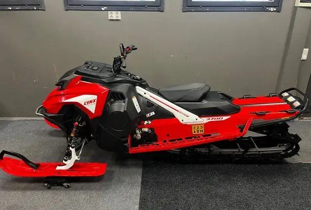 2023 LYNX SHREDDER 3700 RE TURBO (FINANCING AVAILABLE) in Snowmobiles in Strathcona County - Image 10