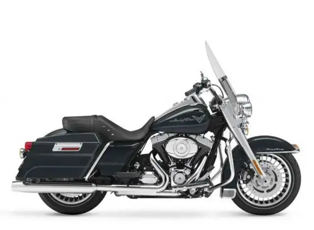 2012 Harley-Davidson FLHR Road King in Sport Touring in North Bay - Image 10