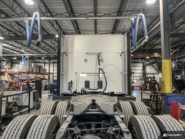 2025 Kenworth T680 in Heavy Trucks in Moncton - Image 21