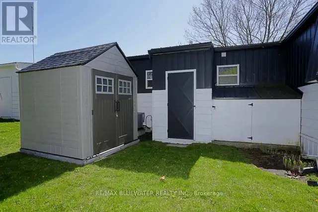 314 WYLDWOOD LANE S South Huron (Stephen), Ontario in Houses for Sale in Grand Bend - Image 6