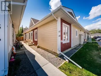 Backing onto greenspace this bright and inviting 2 bedroom 2 bathroom condo will not last long. This...