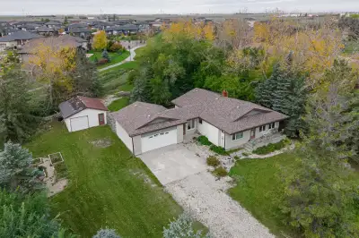 Open house Saturday Oct. 25, 12-2 pm Rarely available home in Oakbluff in this price range. Huge lot...
