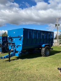 New 4625 LuckNow 4-Auger Feed Wagon