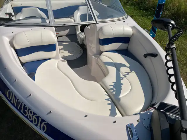 2007 Tahoe Q4, Mercruiser 4.3L and Trailer in Powerboats & Motorboats in Oshawa / Durham Region - Image 5