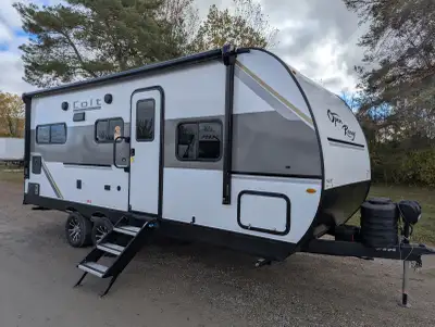 2026 Open Range 21RBS — Only 5,300 lbs! Looking for the perfect couples’ trailer that’s easy to tow...