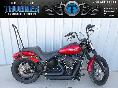 The Street Bob® motorcycle gives you the two-fists-in-the-wind riding experience stripped down to th...