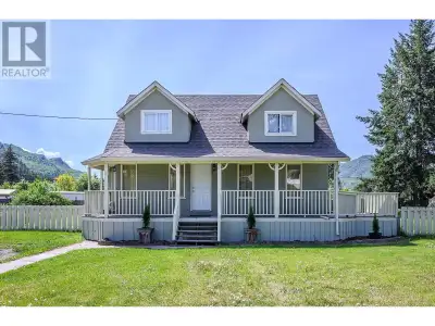 Quick possession possible! This is a great property centrally located near shopping, schools & recre...
