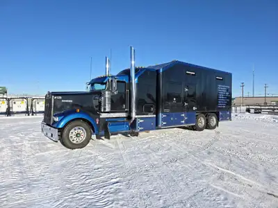 2012 Kenworth W900 6x4 Steamer Truck Comes with a Cummins ISX15 diesel engine, 500hp, engine brake,...