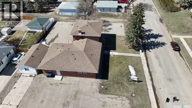 300/302 8th AVENUE W Kindersley, Saskatchewan in Commercial & Office Space for Sale in Saskatoon - Image 4