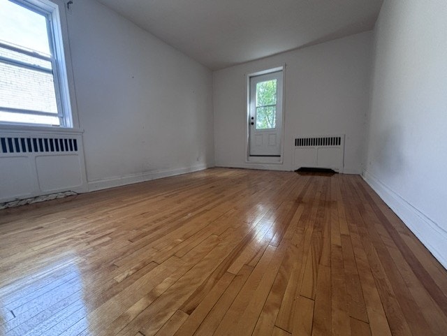 5½ ensoleillé, deux chambres, top floor! 3