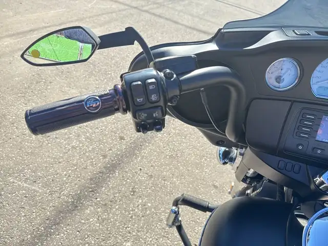 2017 Harley-Davidson Street Glide ~ STREET GLIDE ~ 107CI ~ DETAT in Sport Touring in City of Toronto - Image 24