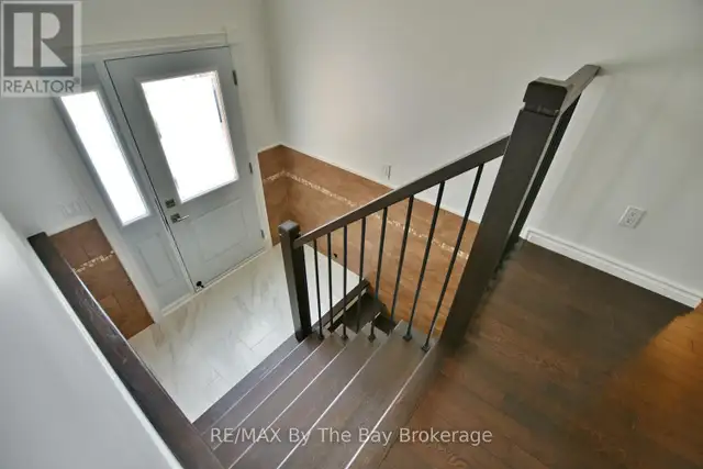 2 BIRCHMOUNT CIRCLE Wasaga Beach, Ontario in Houses for Sale in Oakville / Halton Region - Image 10