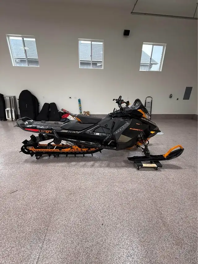 2021 SKI-DOO SUMMIT SP 850 E-TEC 850CC-BLACK! in Snowmobiles in Edmonton - Image 2