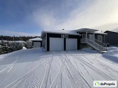 Construction 2020, maison unifamiliale avec 3 garages, clé en main! À 5 min de tous les services et...