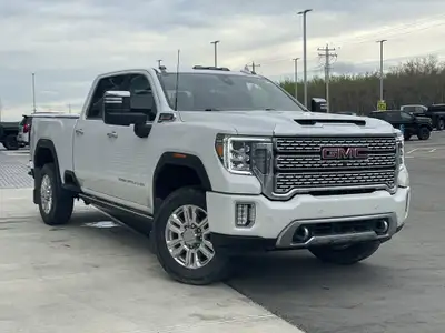 AMVIC Licensed Dealer GMC Premium Infotainment w/ Navigation | Duramax 6.6L V8 Turbo-Diesel | Techno...
