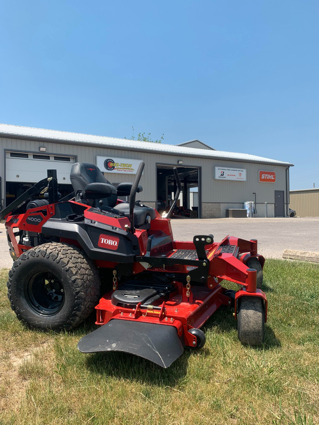 Toro 4000 60"  Zero Turn mower Model 74054 in Lawnmowers & Leaf Blowers in Stratford - Image 3