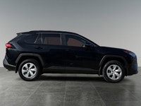 Thanks for viewing our House Of Cars Chinook Inventory! AMVIC licensed dealer! The 2021 Toyota RAV4... (image 7)