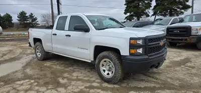 Call 416-648-0721 - ONE OWNER - Runs great - ONLY 111000km's original KM's! 2015 Chevrolet Silverado...