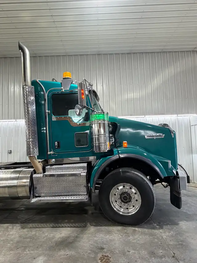 2017 Kenworth T800 Tridrive in Heavy Trucks in Prince Albert - Image 8