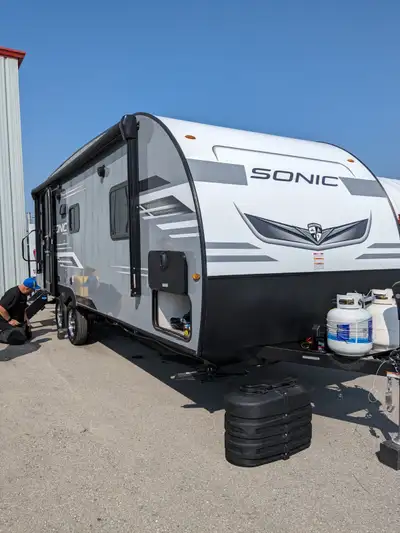 Located in Monetville Ontario Looking for a lightweight, easy-to-tow travel trailer with serious com...