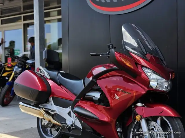 2008 Honda ST 1300A in Street, Cruisers & Choppers in Oshawa / Durham Region - Image 10