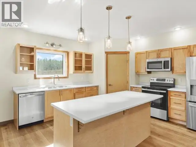 11 ALERT AVENUE Whitehorse, Yukon in Houses for Sale in Whitehorse - Image 6