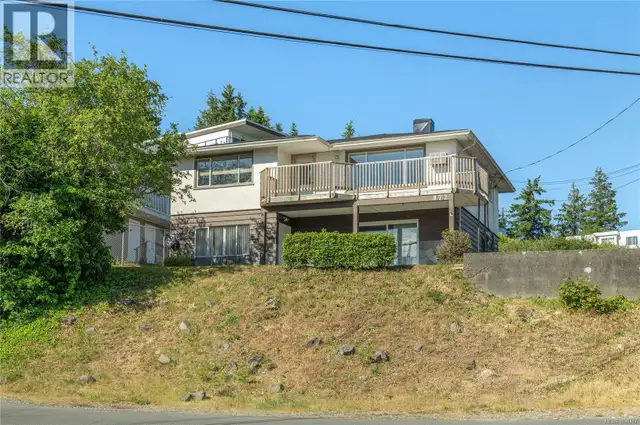 872 Birch St Campbell River, British Columbia in Houses for Sale in Campbell River - Image 2