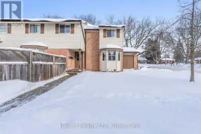 This wonderful end-unit condo townhouse offers a great blend of comfort, convenience, and community....