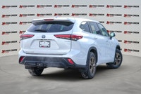 Experience the perfect blend of fuel-efficiency and family versatility with the 2022 Toyota Highland... (image 5)