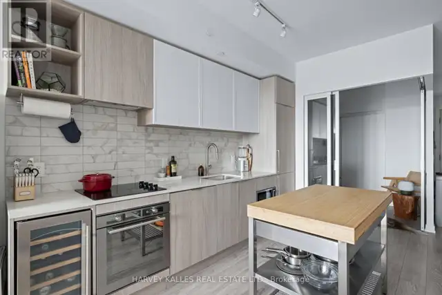 1602 - 2020 BATHURST STREET Toronto (Humewood-Cedarvale), Ontari in Condos for Sale in City of Toronto - Image 8