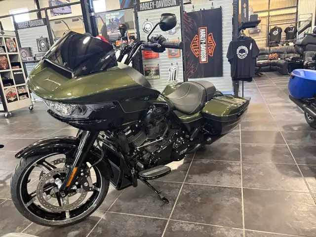 2026 Harley-Davidson Road Glide in Street, Cruisers & Choppers in Sudbury - Image 12