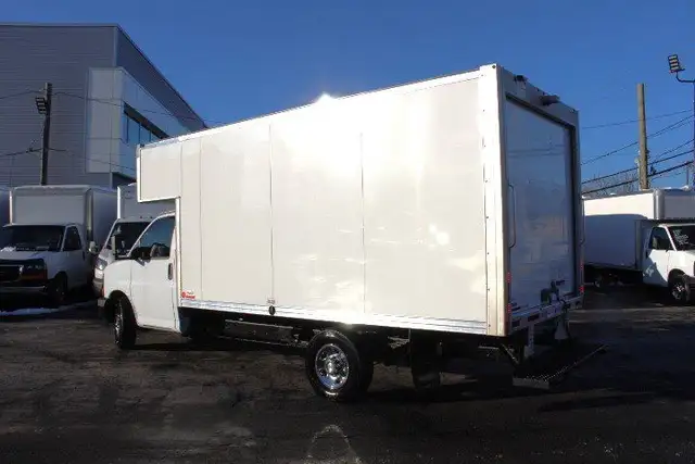 2024 Chevrolet Express 3500 CUBE 14 PIEDS + DECK 6.6 L / 39.000  in Cars & Trucks in Laval / North Shore - Image 20