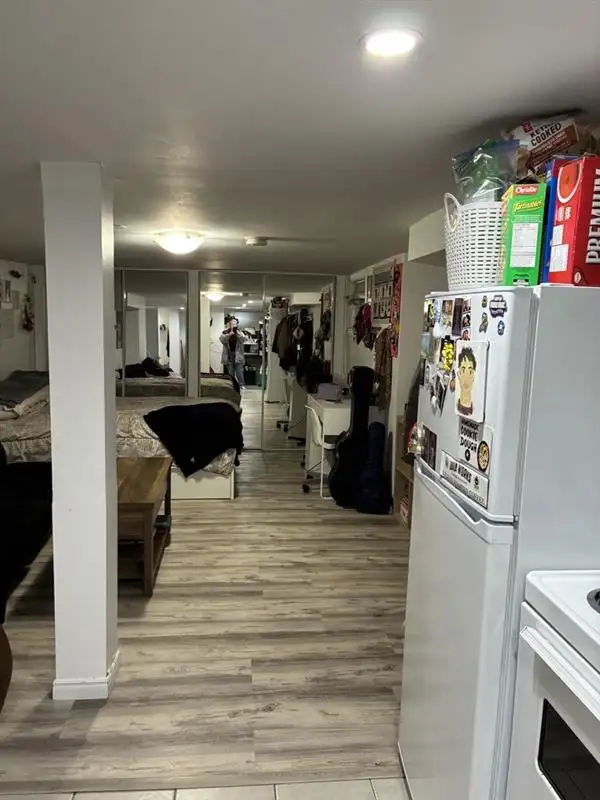 Nice bachelor -Great location! Available April 1st 2026