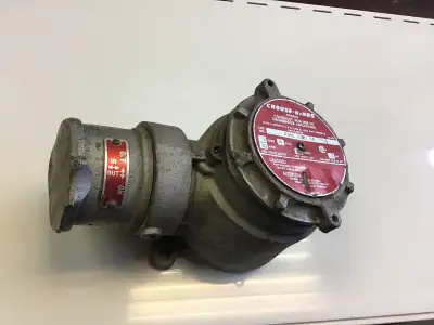 Prise électrique explosion proof. 30 ampères. 120-600 volts. 3W4P. Matériaux et Surplus Lefebvre. No...