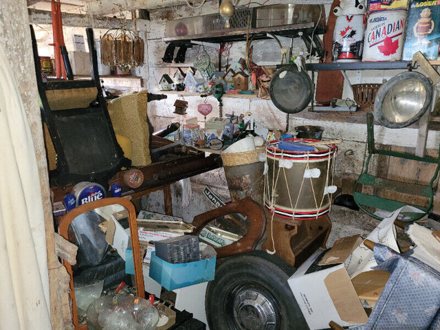 We have a massive inventory of antiques,  collectibles,  etc in Arts & Collectibles in Belleville - Image 4