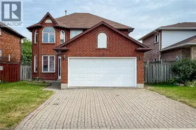 Immediate possession available. Rent the whole house! Brick 2 storey 3 bedrm, home in an excellent e...