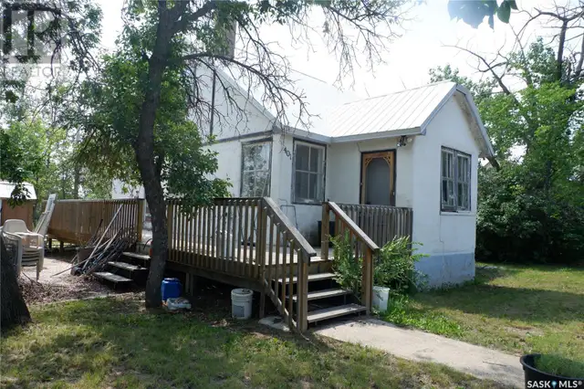 401 6th AVENUE W Assiniboia, Saskatchewan in Houses for Sale in Moose Jaw - Image 2