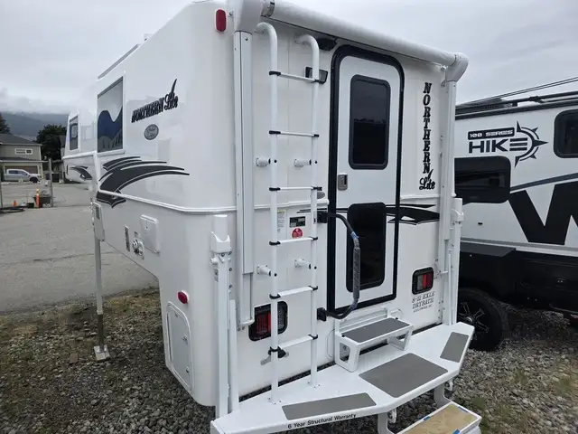 2026 Northern Lite Limited Edition 8-11EXLEDB Face-to-Face Dinet in Travel Trailers & Campers in Penticton - Image 6