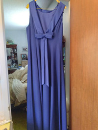 NU-MODE LADIES GOWN FOR PROM/ GRAD/ WEDDING