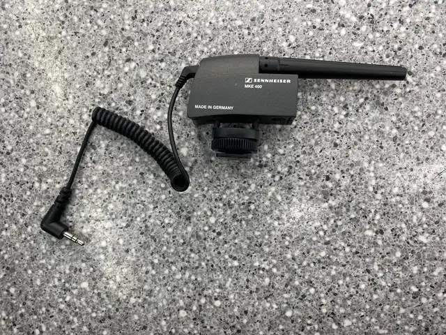 Sennheiser MKE 400 Shotgun Microphone in Performance & DJ Equipment in City of Toronto - Image 3