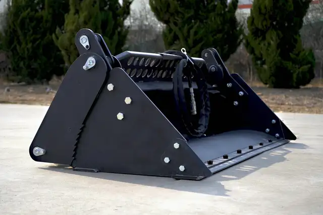 NEW 6 FT SKID STEER 4 IN 1 BUCKET BLADE 2540110 in Other in Saskatoon - Image 2