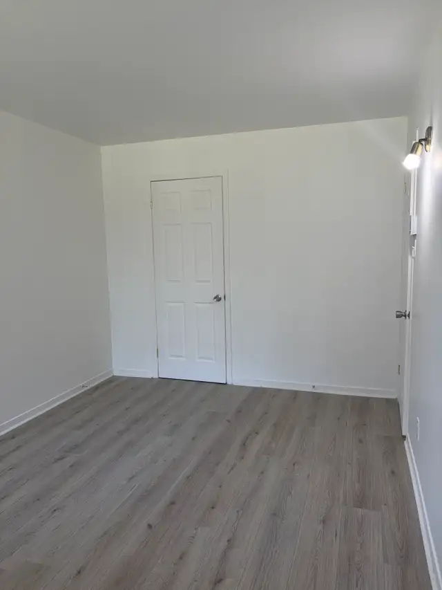 Superbe 4 1/2, rue Pie-X Lévis, sur 2 étage, LIBRE in Long Term Rentals in Lévis - Image 13