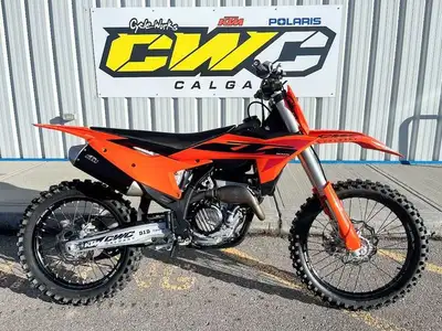 MINT 48-HOUR 2025 KTM 250 SX-F LIKE NEW & FINANCING AVAILABLE. CALL/TEXT 403-230-1920.This 2025 KTM...
